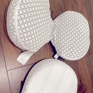 Maternity pillow bundle Boppy and Serta wedge
